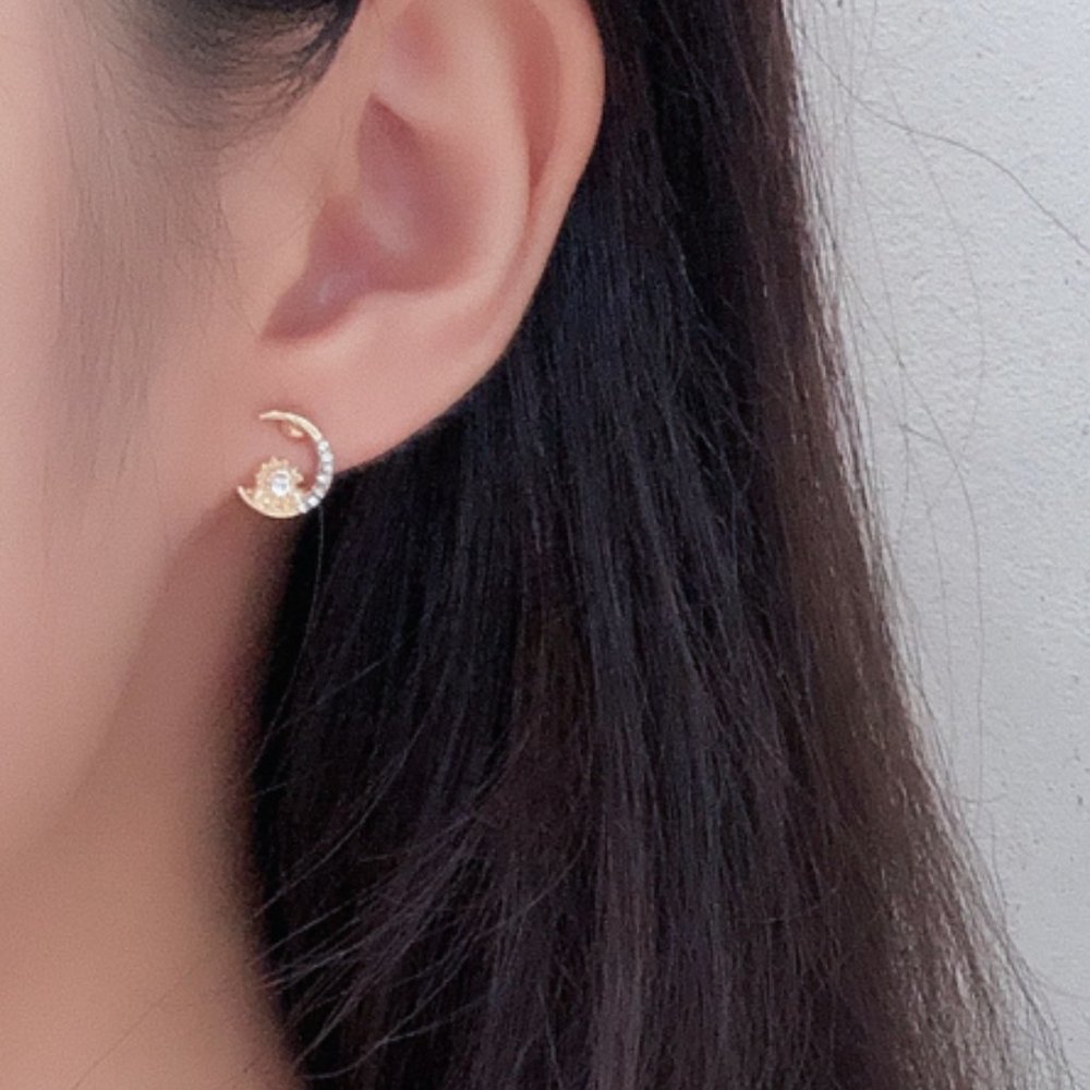 💙Sterling Silver Moon & Star Stud - Picture 4 of 9